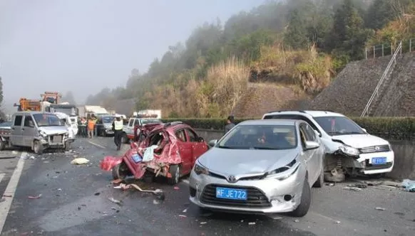 假期高速行駛攻略，看一遍絕對(duì)平安！