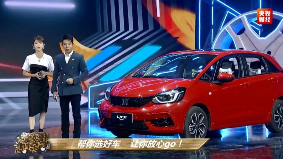 央視直播，名嘴主持竟現(xiàn)場“帶貨”？！